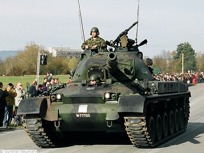 http://www.panzerbaer.de/archiv/pix/ch_stc_2005_Panzer68-88.jpg